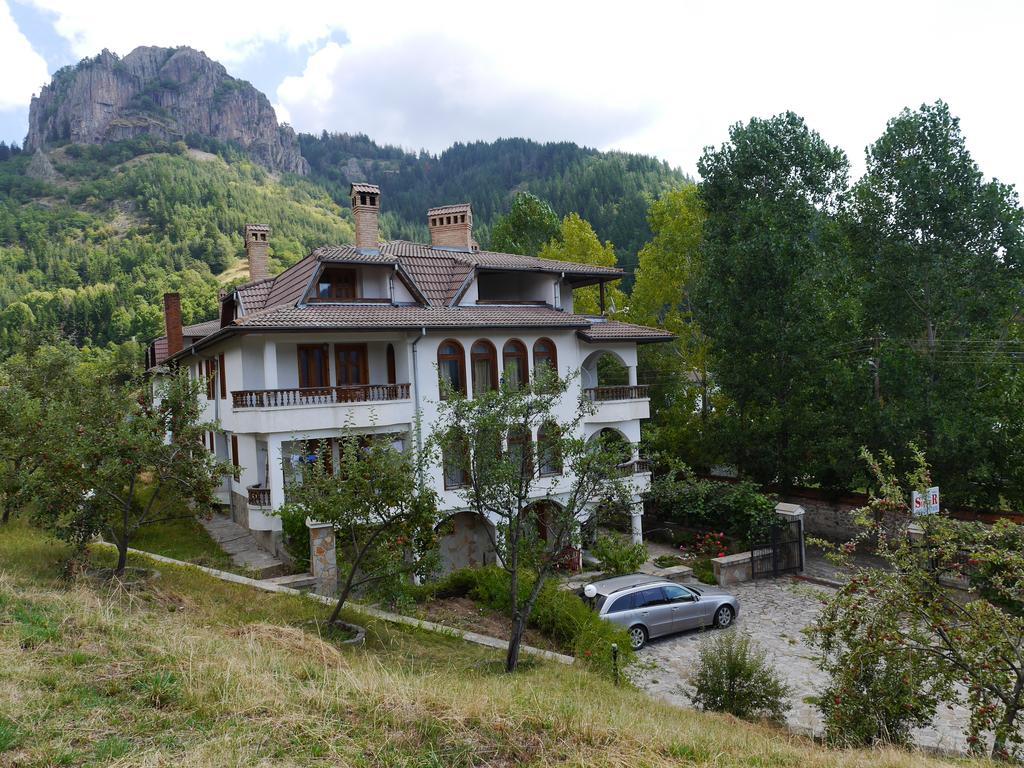 Family Hotel Silver Smoljan Esterno foto