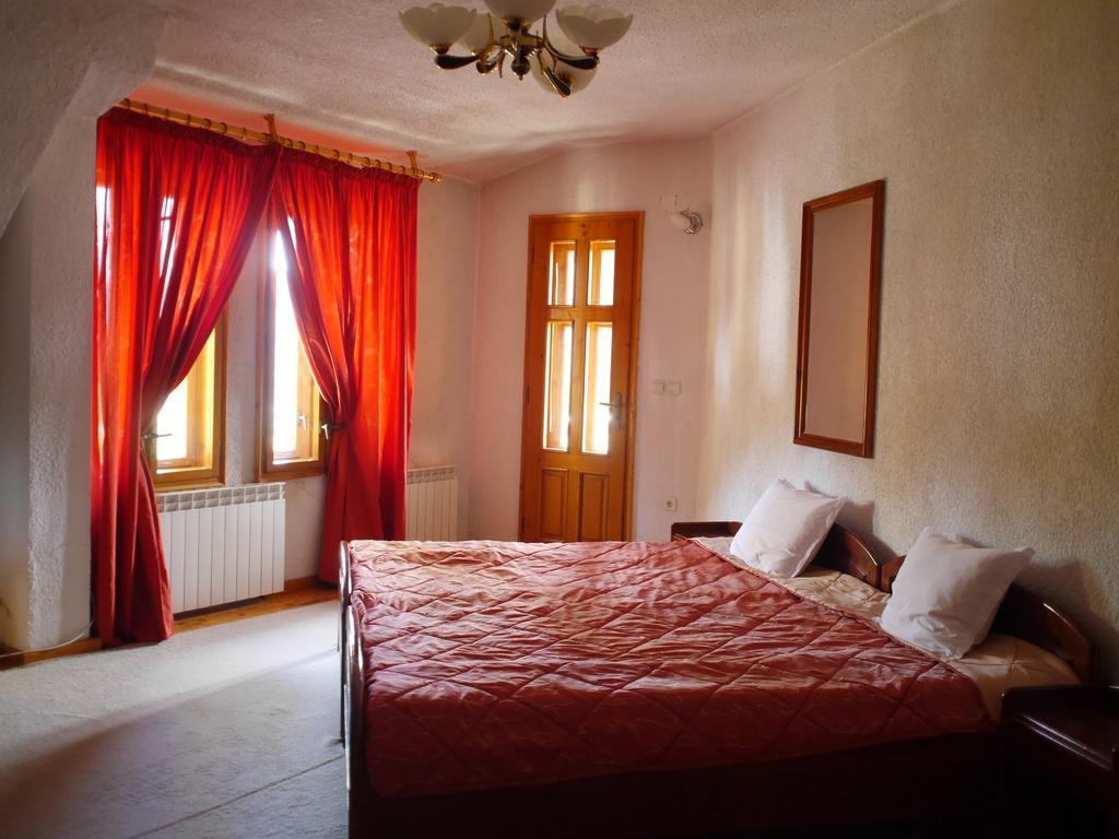 Family Hotel Silver Smoljan Esterno foto