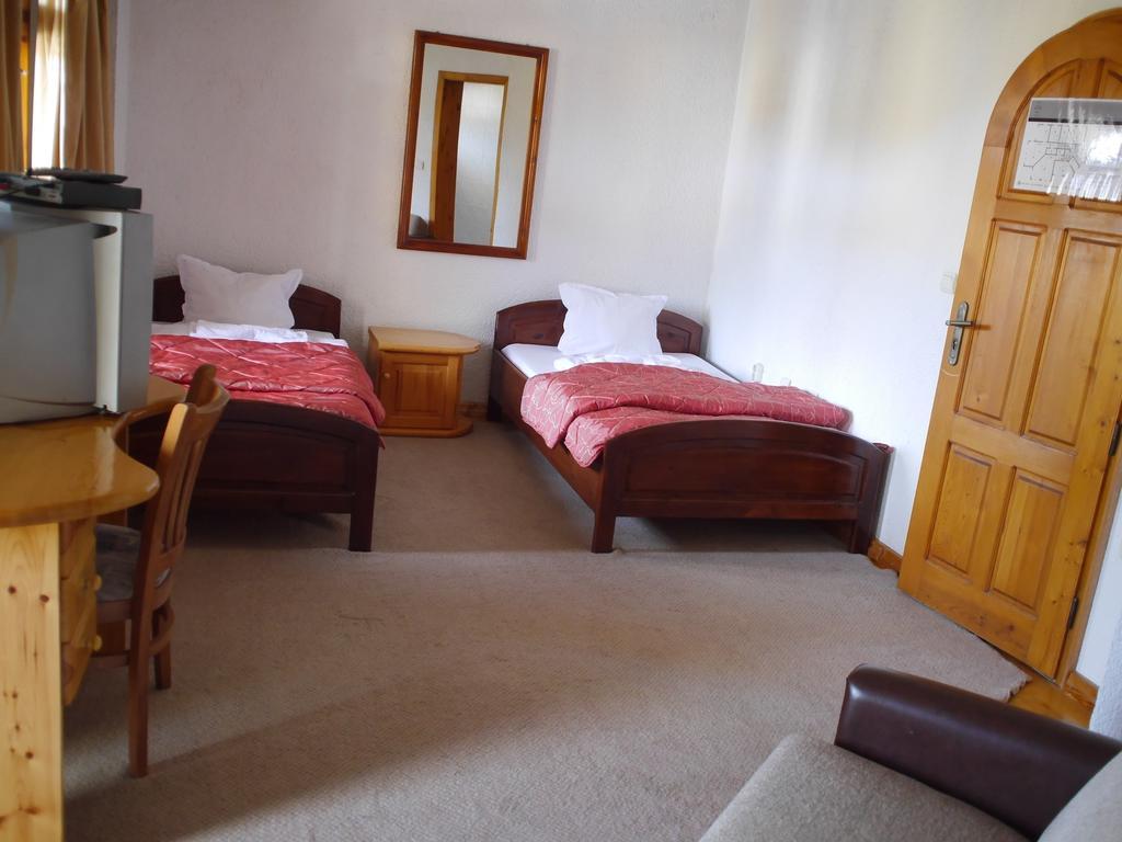 Family Hotel Silver Smoljan Esterno foto